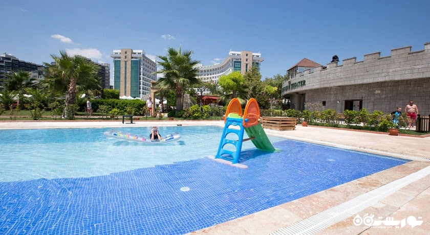 نمای استخر مخصوص کودکان هتل